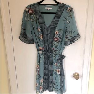 NWOT DR2 Short Sleeve Floral Blue  Size: M